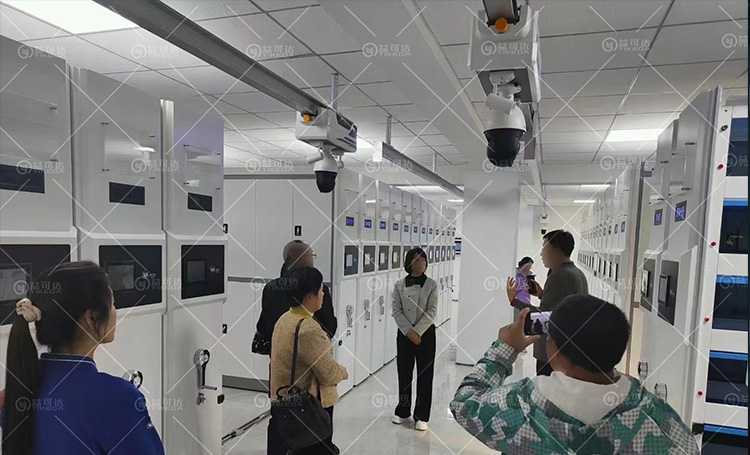 科技赋能档案管理：领导调研益可达巡检机器人创新成果
